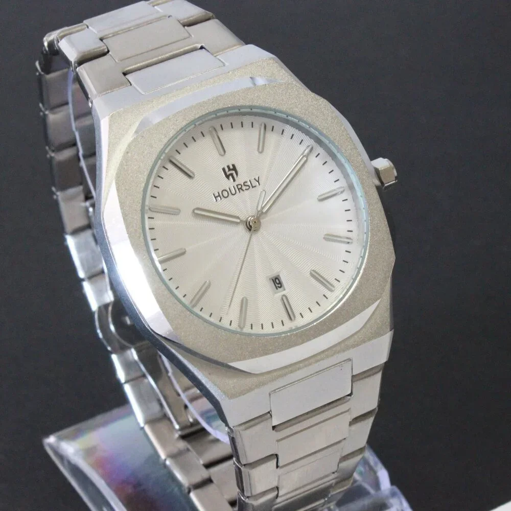 Men's Sports Watch Integrated Bracelet White Dial 42mm